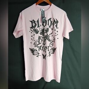 Tilly’s Pink Graphic T-Shirt brand new w tags size M